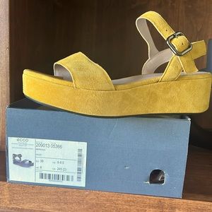 ECCO Elevate Plateau Sandal - size 39/8.5